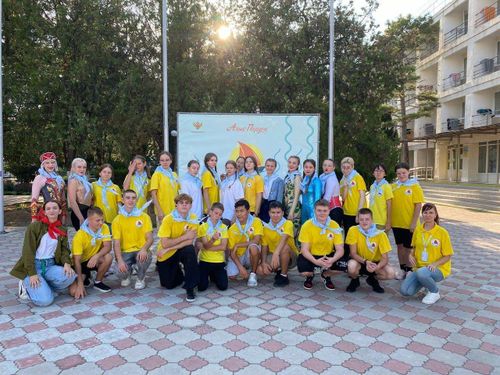 Пятеро одаренных школьников из Тувы отдыхают в ВДЦ "Алые паруса"