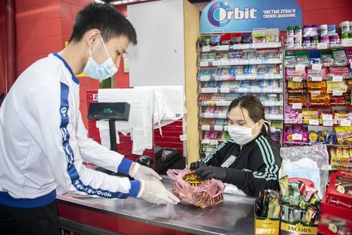 Волонтеры Победы подарили кызылчанам георгиевские ленточки