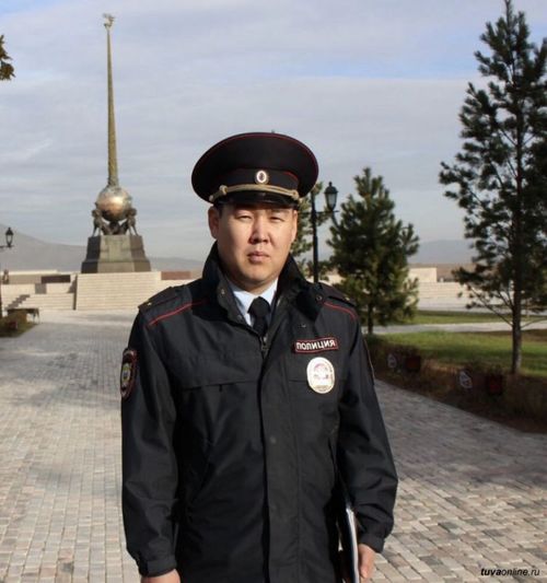 Глава Тувы поздравил с профессиональным праздником участковых уполномоченных