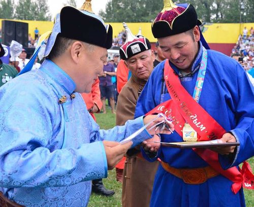 Улуг-Хемские скакуны – лучшие в Чемпионате по национальным конным скачкам 