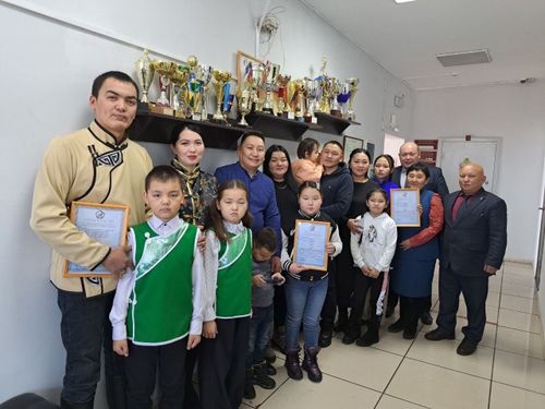 Аныяк өг-бүлелерге боттуг деткимче