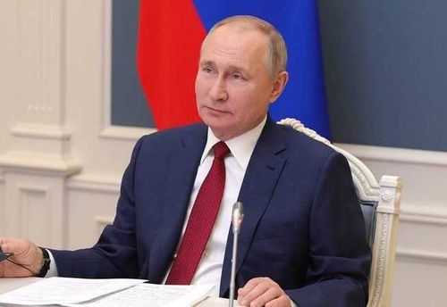 Путин поручил выплатить по 10 тысяч рублей школьникам-инвалидам старше 18 лет