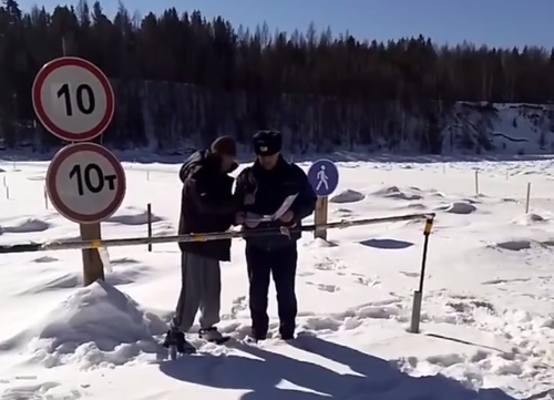 На Тоджинской ледовой переправе снижена грузоподъемность