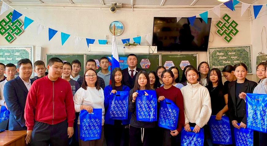 Участник СВО Айдыс Куулар провел урок о Конституции РФ для школьников села Суг-Аксы