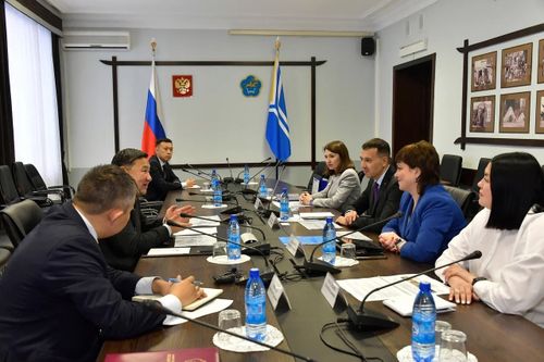 Тываның Баштыңы «ВТБ» банкының төлээлери-биле ужурашкан