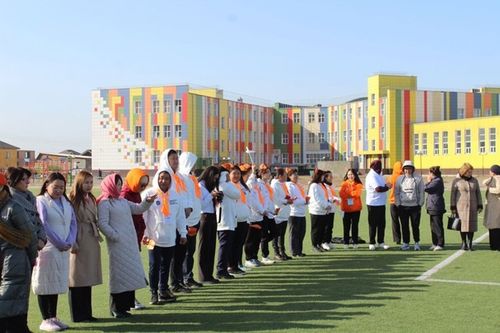 Советники директоров школ Тувы сразились в веселых стартах