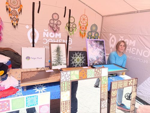 Сегодня в честь Дня России на площади Арата в Кызыле состоялась ярмарка.