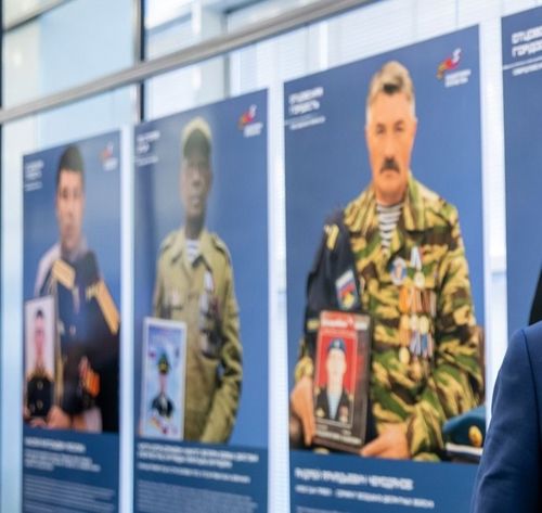 На фотовыставке в Государственной Думе представлена фотография отца Героя из Тувы