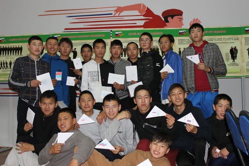 Курсанты учебно-методического центра «Авангард» написали письма военнослужащим СВО