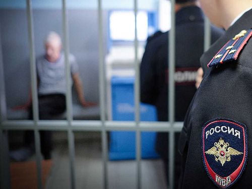 В Кызыле водителя посадили за решетку на сутки из-за неоплаты штрафа в установленный срок