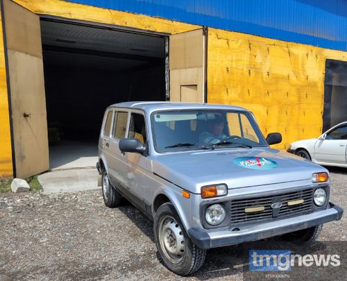 Сотрудники Управления Судебного департамента Тувы и СШ «Субедей» передали автомашины для нужд СВО