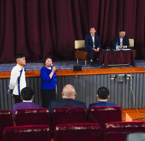 Владислав Ховалыг: " Каждый наказ, озвученный на встрече с активными гражданами Барун-Хемчика и Ак-Довурака, не останется без внимания"