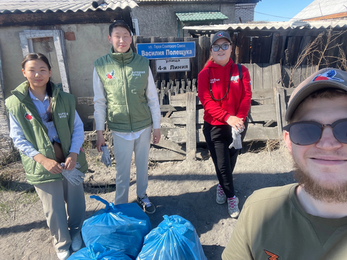 Народный фронт провёл субботник в Кызыле на улицах, названных в честь Героев Советского Союза