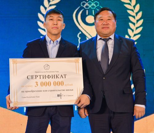 В Туве чествуют спортивную элиту-2021