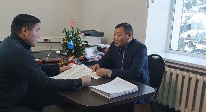 Министр по делам молодежи Тувы в ходе командировки в Танды обсудил вопросы патриотического воспитания молодежи