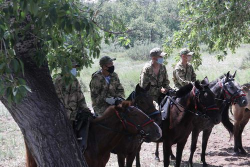 Участники всеармейского конкурса «Конный марафон» провели осмотр 100 - километрового маршрута в Туве