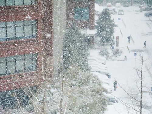 Сильный снегопад в Абакане влияет на расписание авиарейсов 