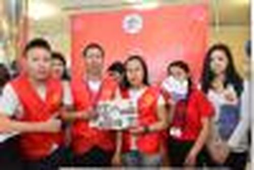 Люди, помогающие бескорыстно