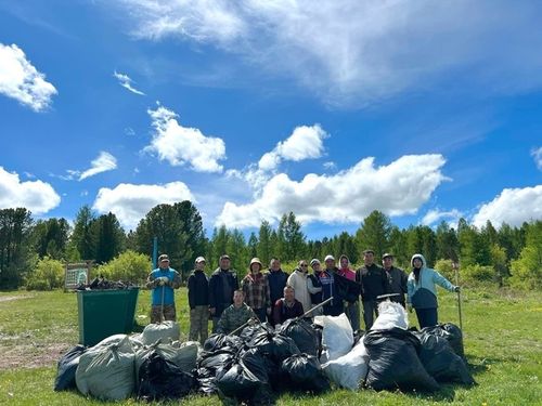 На станции «Тайга» прошел субботник ко Дню эколога