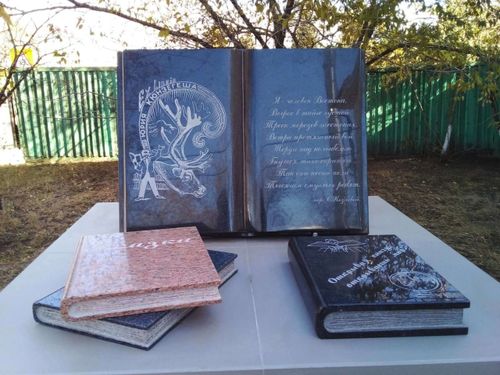 В Туве открыли памятник, посвящённый основоположникам тувинской литературы