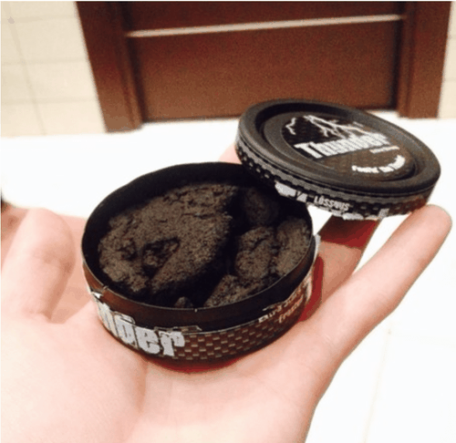 Владимир Путин повысил штрафы за продажу снюса и табака детям