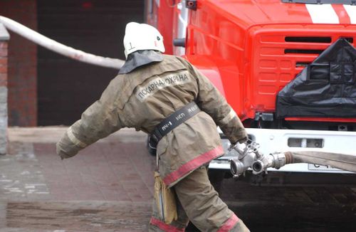 В Туве пожарные спасли многодетную семью с малолетними детьми