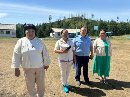 «Сайлык» лагеринде дыштанып турар уруглар-биле ужурашкан