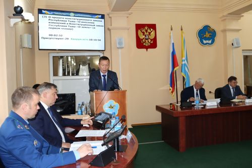 В Верховном Хурале (парламенте) Тувы прошло третье очередное заседание первой сессии