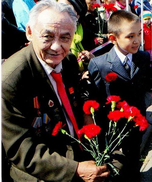 85 лет исполняется сегодня известному тувинскому писателю, поэту, прозаику и журналисту Кара-Куске Чооду