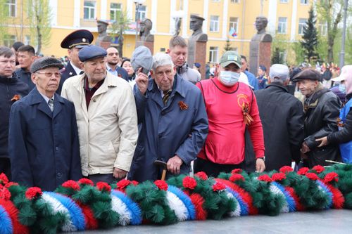 Владислав Ховалыг навестил ветерана Великой Отечественной войны Георгия Абросимова