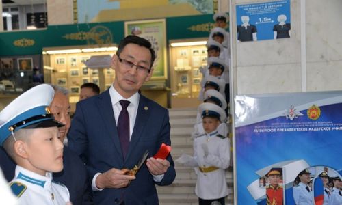 Бөгүн Тываның Алдан-Маадыр аттыг Национал музейинде Кызылдың президентиниң кадет училищезиниң 10 чыл оюнга тураскааткан делгелге ажыттынган