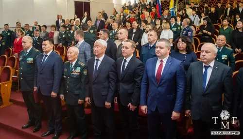 В Туве чествовали сотрудников и ветеранов таможенной службы