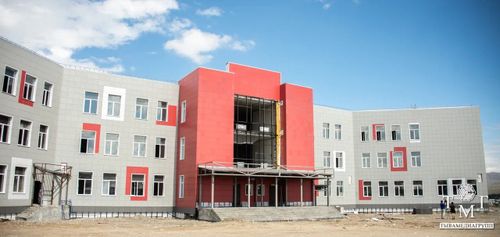 Новую школу в Спутнике сдадут уже осенью