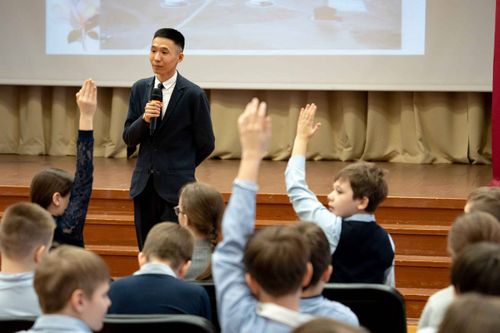 Студенты из Тувы провели семинар для московских учеников