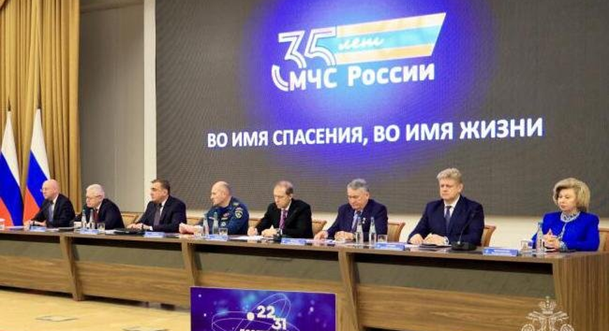 Анатолий Серышев Сибирь регионнары өрт айыылынга болгаш суг үеринге белеткенир даалганы берген