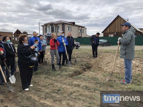 В Туве высадили саженец кедра к юбилею Кызыла
