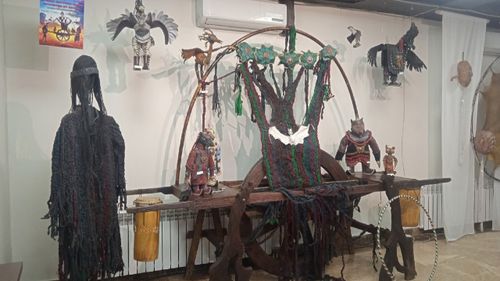 Тываның күрүнениң ойнаар-кыстар театры 10 чыл оюн демдеглээн