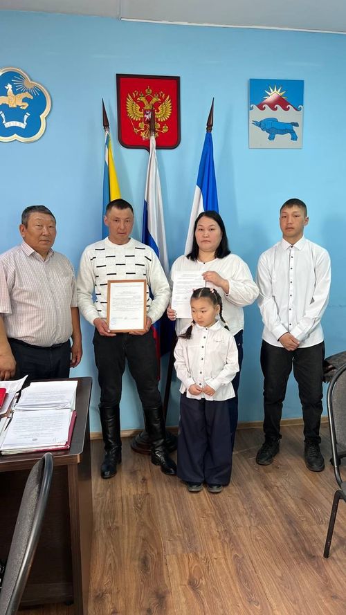 Семья Ондар получила поддержку от государства в виде сертификата на строительство