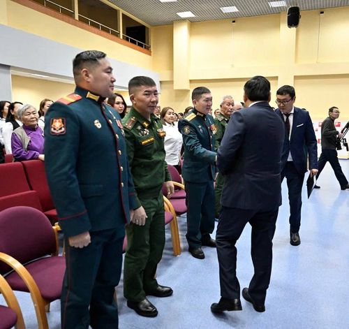 Глава Тувы поздравил сотрудников и ветеранов Военного комиссариата Тувы с 80-летием образования службы