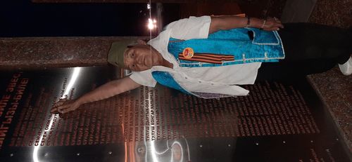 Надежда Байкара приехала специально из Пий-Хема, чтобы зажечь свечу на площади Победы