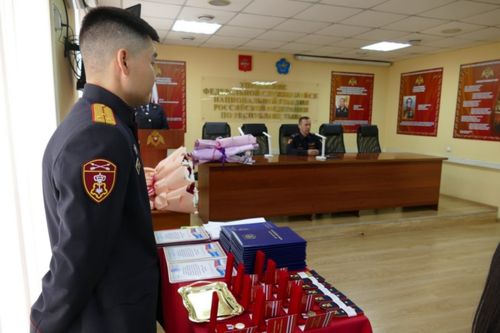 В Туве провели торжественное собрание в честь Дня образования вневедомственной охраны Росгвардии