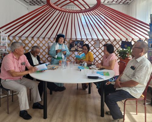 Хуулгаазын аъттыг Чанчып тоолун уругларга сөңнээн