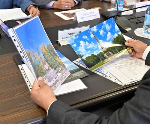 В правительстве Тувы обсудили вопросы по реставрации старого обелиска «Центр Азии»