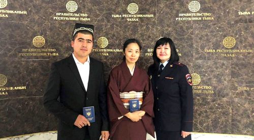 Японская учительница получила вид на жительство в Туве