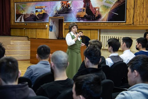 «Классная встреча» с заслуженным учителем РФ