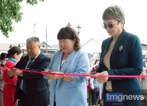 В Кызылском районе состоялось торжественное открытие модельной библиотеки