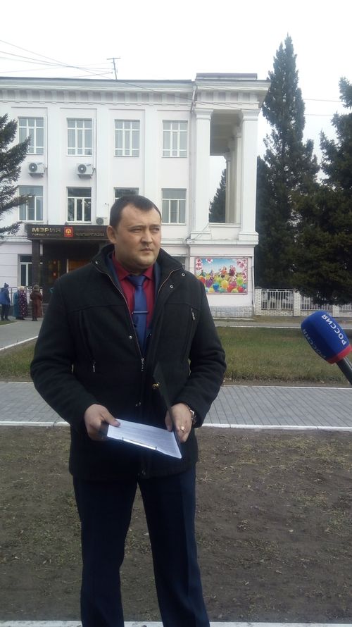 ЧЛЕНОВ ЛДПР В ТУВЕ СТАНОВИТСЯ ВСЕ МЕНЬШЕ:  СЕГОДНЯ О ВЫХОДЕ ИЗ ПАРТИИ ЗАЯВИЛ ДЕПУТАТ КЫЗЫЛСКОГО ГОРХУРАЛА ИГОРЬ ФРЕНТ