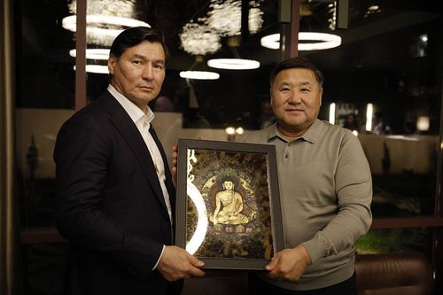 Тываның Баштыңы Владислав Ховалыг ажыл албан аайы-биле Калмык Республикага чораан