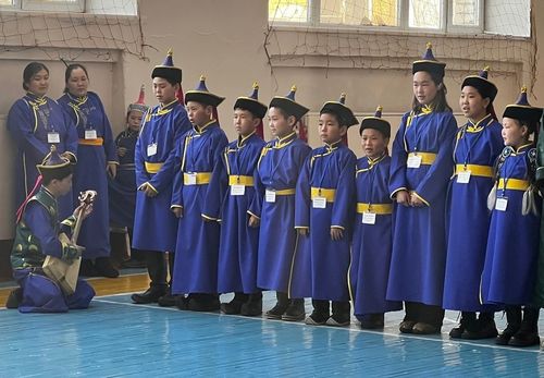 Тыва улустуң оюннарын школачылар аразынга нептередир мөөрей