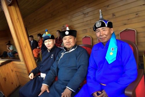 Глава Тувы поздравил Героя России Чалыма Чулдум-оола с днем рождения